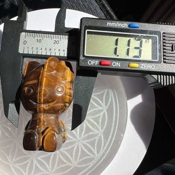 Hello Kitty Tiger Eye‎ Crystal Carving - Picture 10 of 13